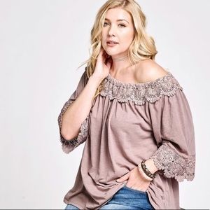 🌸Plus size BOHO chic off the shoulder top🌸